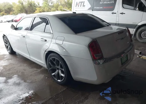 2014 Chrysler 300 z USA, uszkodzony, nr VIN 2C3CCAAGXEH232800